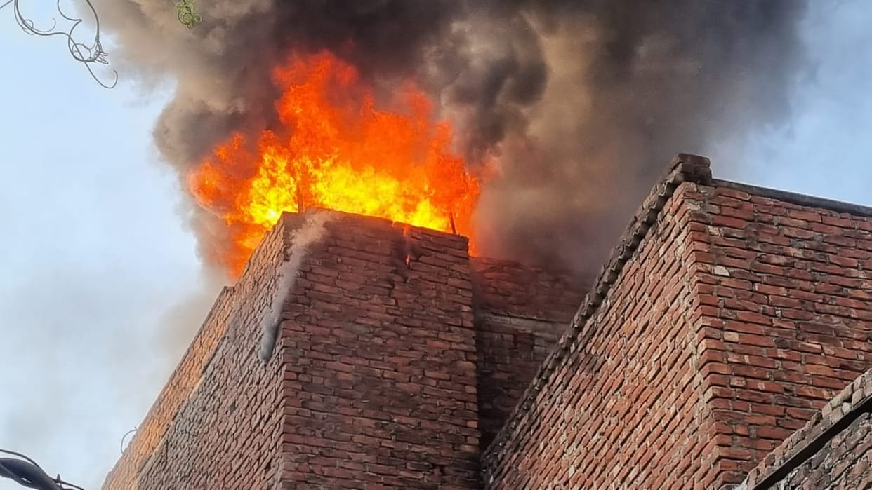 Uttarakhand News Fire broke out in a plastic warehouse built in a two-storey house in Rudrapur