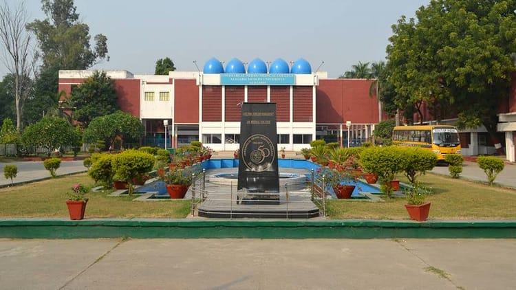 Aligarh: मेडिकल में तीमारदारों ने एएमयू के प्रोफेसर को पीटा, छात्र निलंबित, तीन के खिलाफ मुकदमा दर्ज