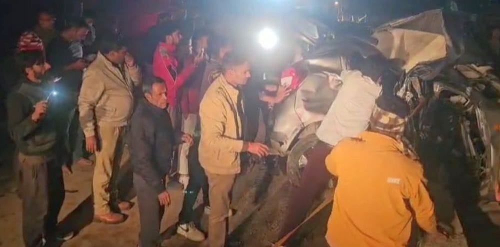 Mahoba accident Drunkenness and speed took the lives of three people seven people were in a five seater car