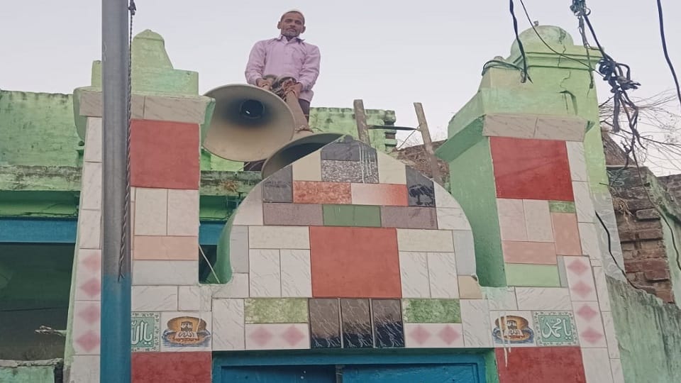 Moradabad: Police removed loudspeakers from mosques and churches, inspected five temples