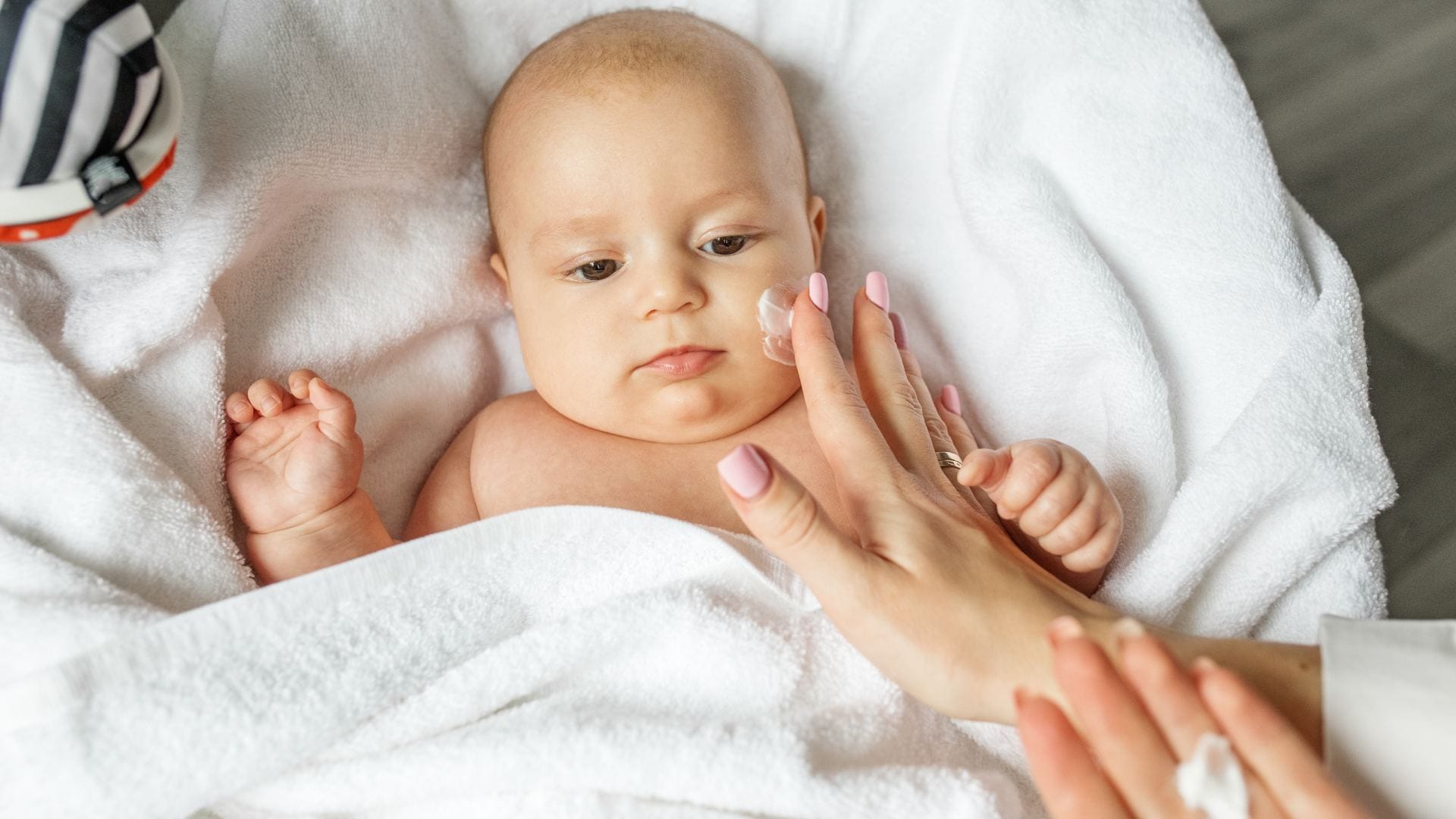 why do newborns cry when they are born why does it take them weeks to laugh know science behind it