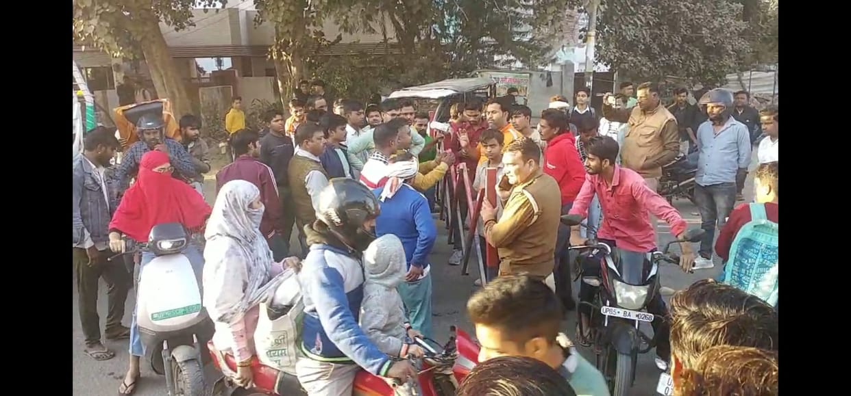 Auto and e-rickshaw drivers blocked Mohali road gave this reason