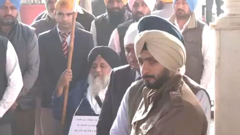 Sukhbir Singh Badal arrives at Takhat Sri Kesgarh Sahib in Anandpur Sahib to perform seva