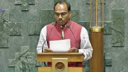 Udaipur News: असावरा-जयपुर ट्रेन का नाम मानगढ़ धाम करने की मांग, रेल संशोधन विधेयक के समर्थन में बोले रावत Udaipur News: Demand to rename Asawara-Jaipur train as Mangarh Dham, Rawat spoke in Loksaha