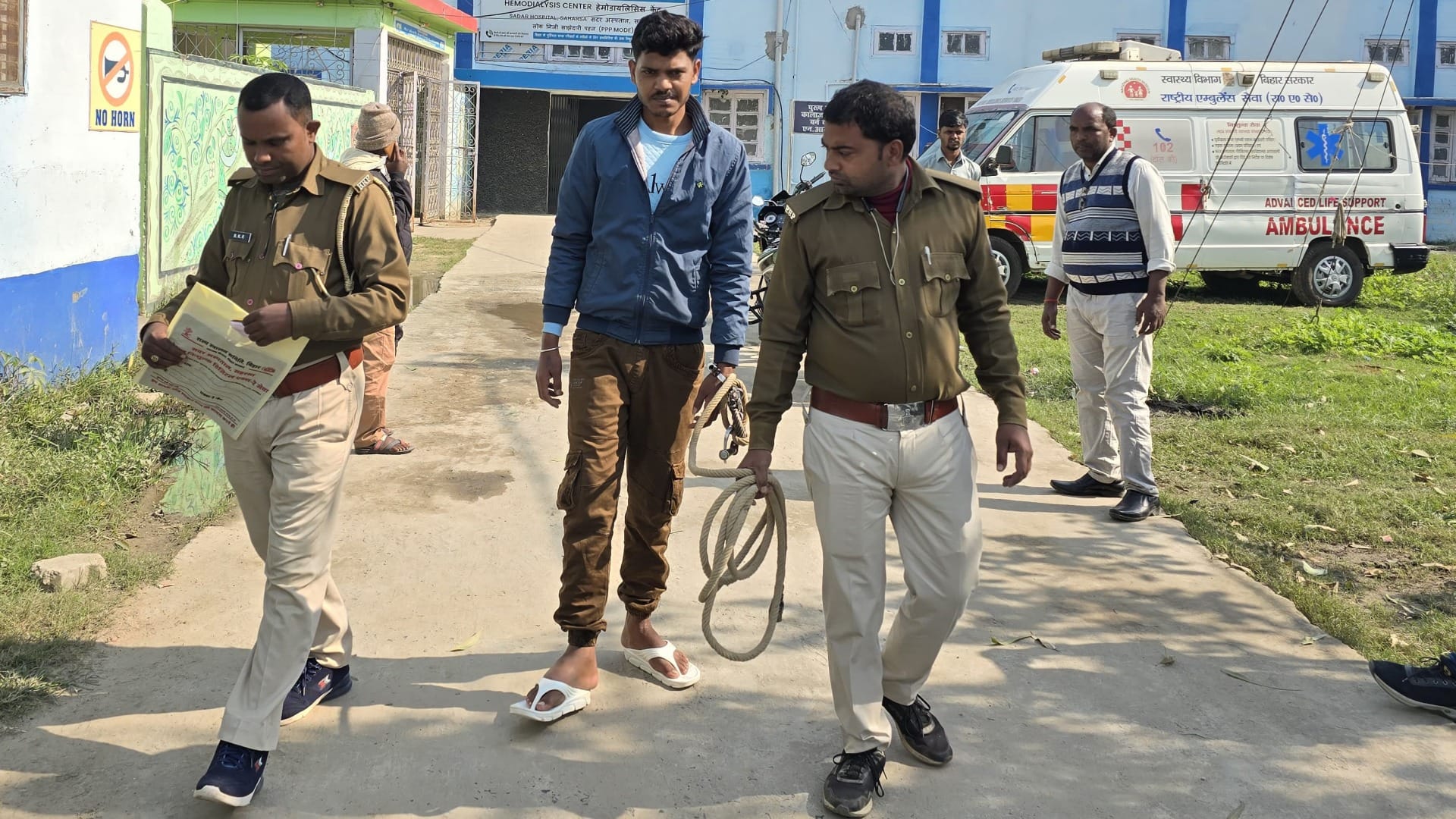 पुलिस की गिरफ्त में आरोपी