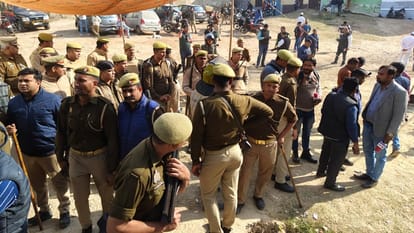 Sambhal violence: Friday prayers were held in Jama Masjid under police surveillance, 1500 people attended