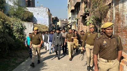Sambhal violence: Friday prayers were held in Jama Masjid under police surveillance, 1500 people attended