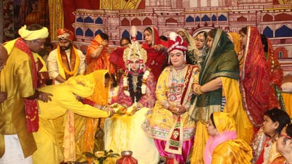 Faith Mithila guest offered Magahi paan along Chhappan bhog ended Leela festival in varanasi