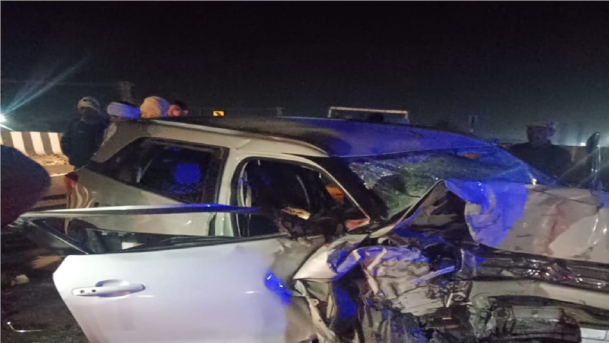 Two businessmen died and 3 were injured in a road accident in Haryana