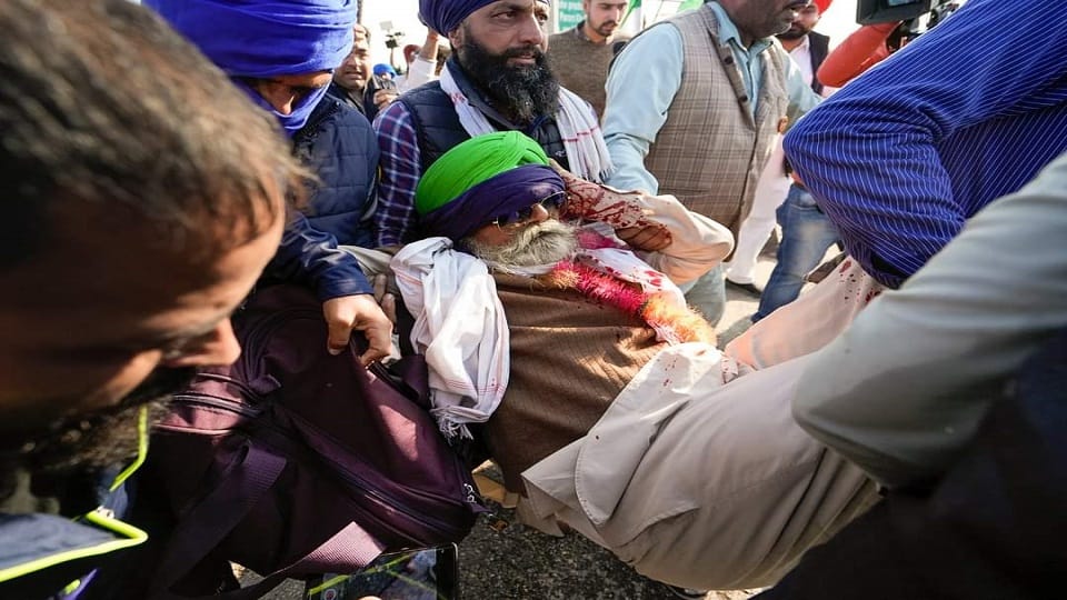 Kisan Andolan Two and a half hour clash in Shambhu tear gas and pepper spray fired on farmers