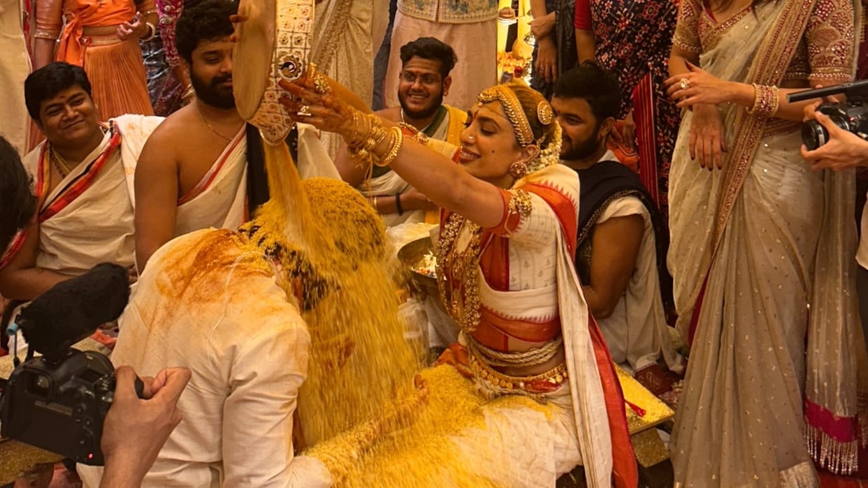Sobhita Dhulipala Pours Rice Mixture Over Naga Chaitanya Head In UNSEEN viral Photo From Wedding Ceremony