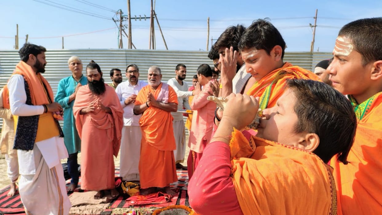 Bhoomi pujan done for the camp of Puri Shankaracharya Swami Nischalanand Saraswati, echoing mantras