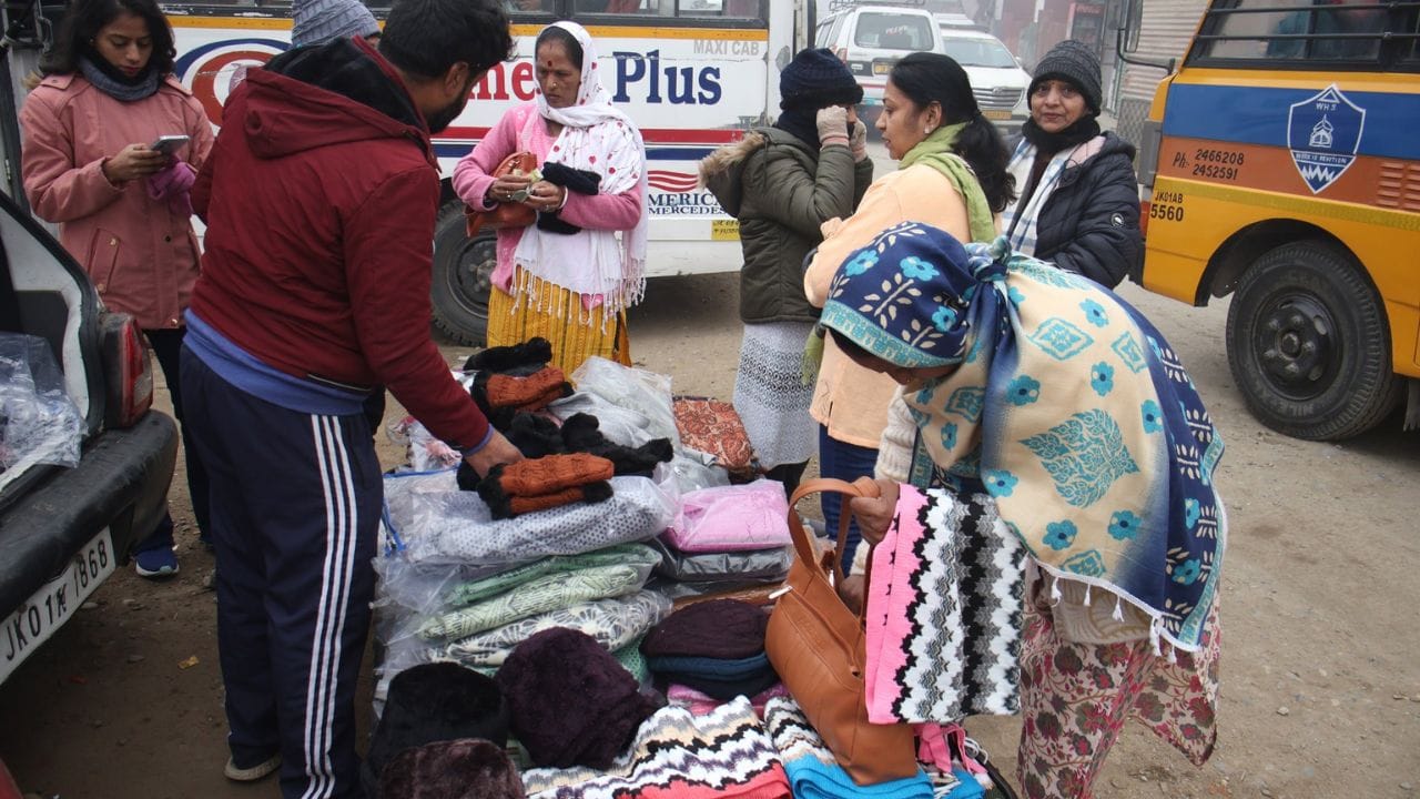 Jammu Kashmir Weather: Coldest night of the season in Srinagar, temperature dropped to -4.1 degrees Celsius, s