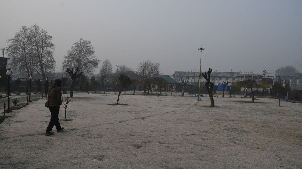 Jammu Kashmir Weather: Coldest night of the season in Srinagar, temperature dropped to -4.1 degrees Celsius, s