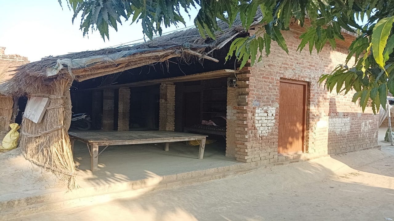 Father and two sons suicide in Lakhimpur Kheri house for which three lives lost now handed over to relative