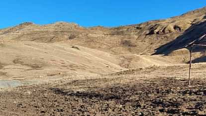 Beautiful tourist spot Vedni Bugyal pond has dried up Dewal chamoli Uttarakhand News in Hindi