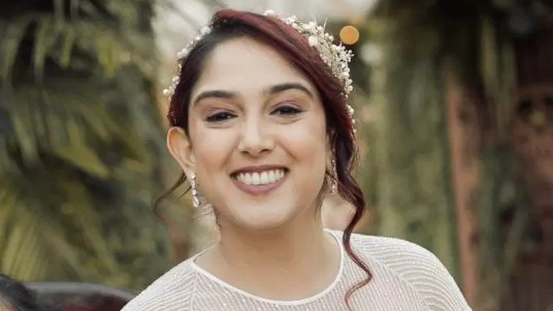 Aamir Khan Heartfelt Hug for Ira Khan as she Sturuggles to hold back tears Fans Demand Privacy from Paparazzi