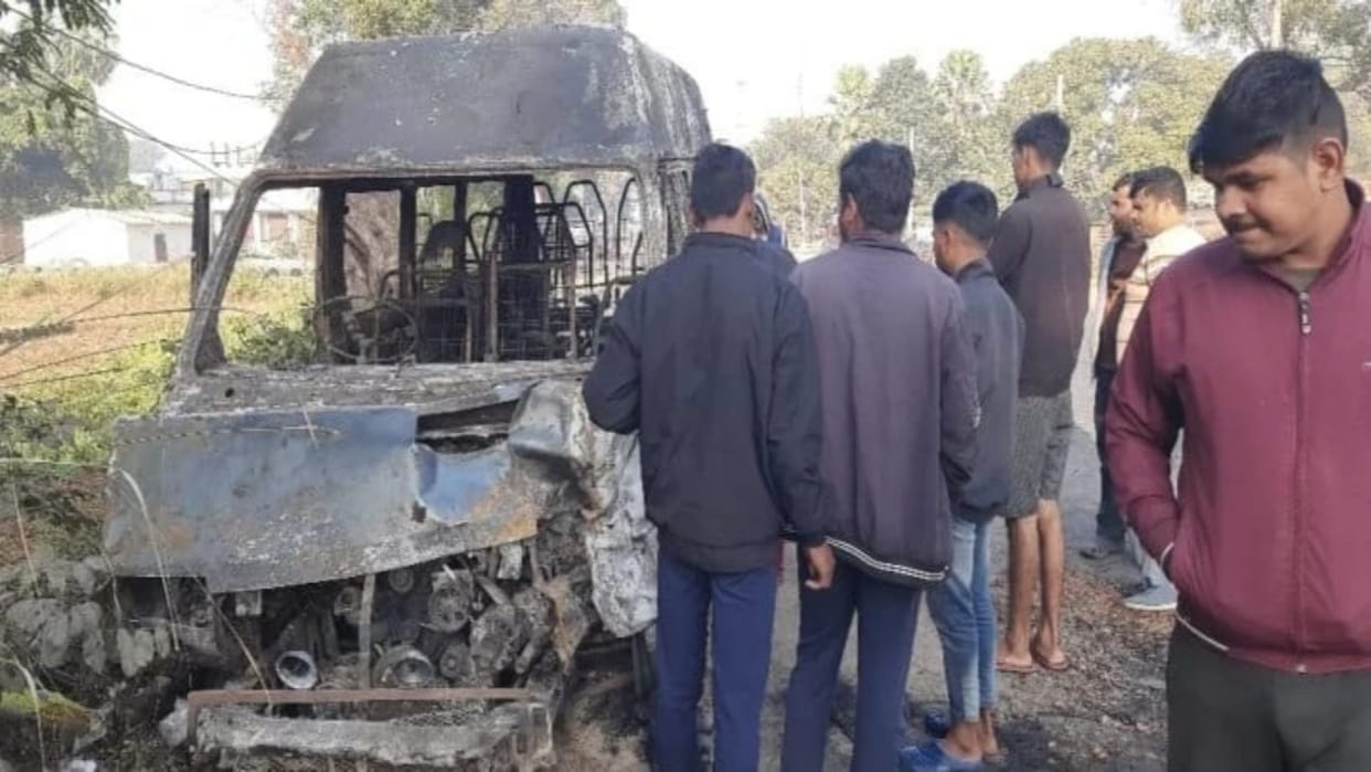 Aurangabad News: Traveller ran over bike rider, died on spot; Angry people set vehicle on fire
