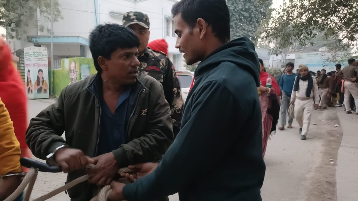 Bihar News : Neighbor kidnapped child sexually assaulted mother vaishali news bihar police