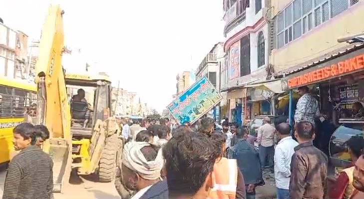 Bulldozer Action taken encroachment in Ballia fleeing people caught fine imposed face opposition