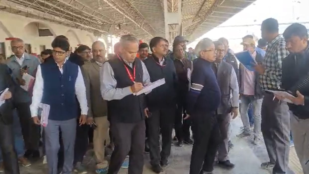 Railway Board Chairman got angry after seeing broken tiles during inspection at Janghai station