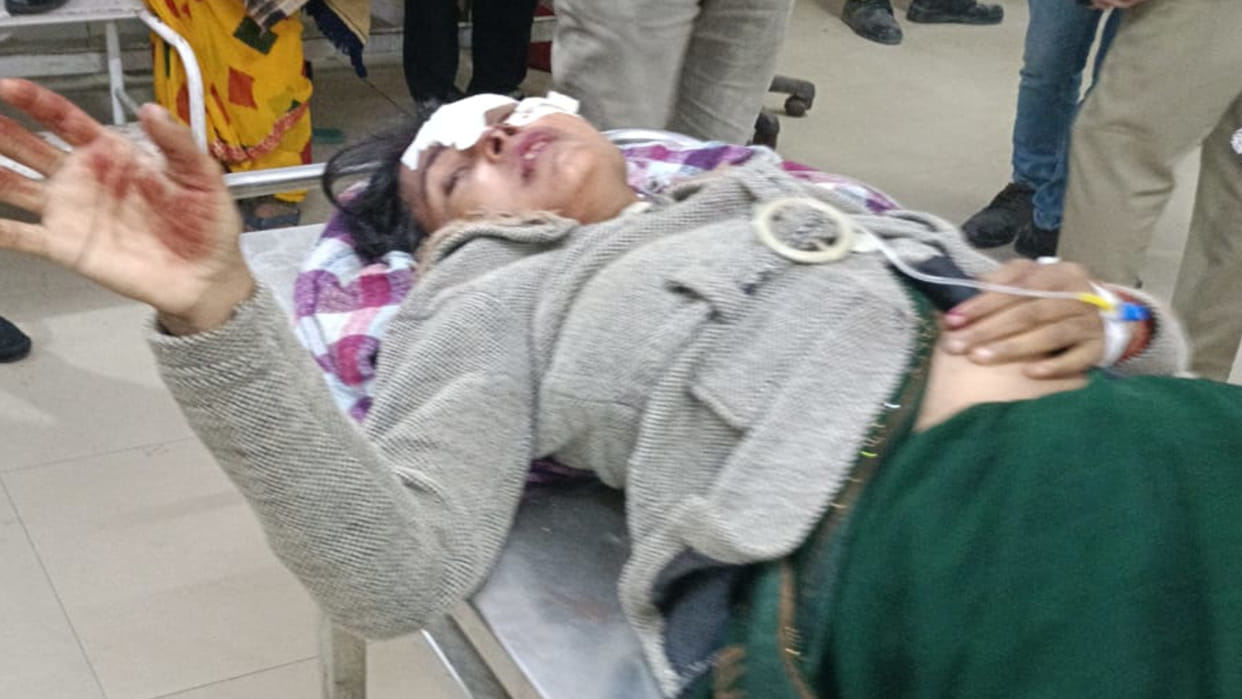 Father and two daughters killed, wife injured in road accident in Gorakhpur