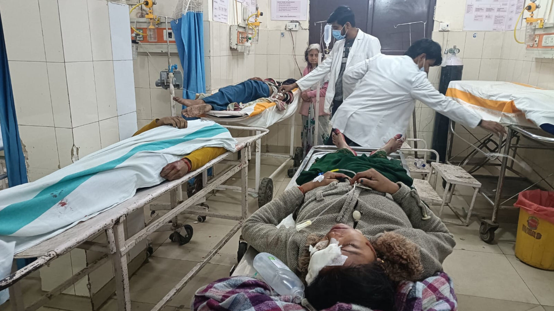 Father and two daughters killed, wife injured in road accident in Gorakhpur
