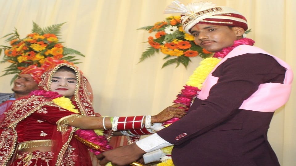 Amit and Ganga got married in Sitaram Vivah Mahotsav
