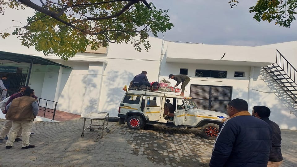Uttarakhand News: body was taken from Haldwani to Berinag by tying it on the roof of the car