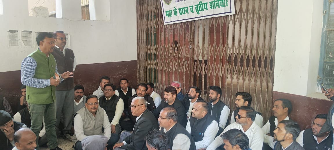 Lawyers locked the tehsil before Samadhan Diwas raised slogans lawyers agreed after ADM explained