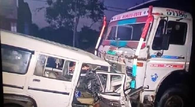 Chitrakoot road accident Overloaded vehicles roam around fearlessly major accidents have happened on highway