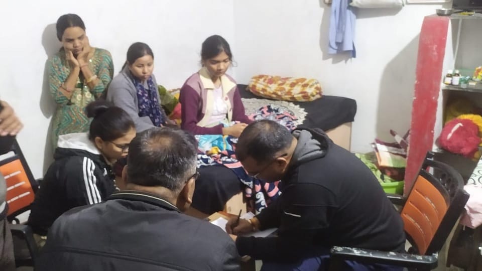 husband attacked his wife and children and then consumed poison himself