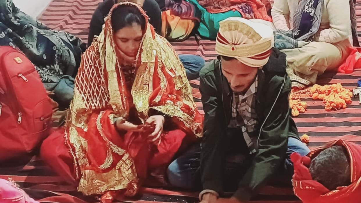 Muslim girl marries with her lover in temple in bareilly