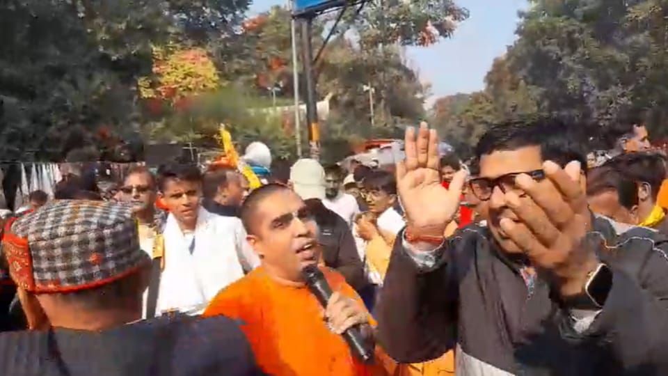 Atrocities on Hindus: Anger of Hindu society erupted in Meerut, fierce protest and sloganeering, effigy of Ban