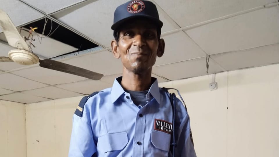 Firozabad Murder News A relative crushed a man to death with bricks