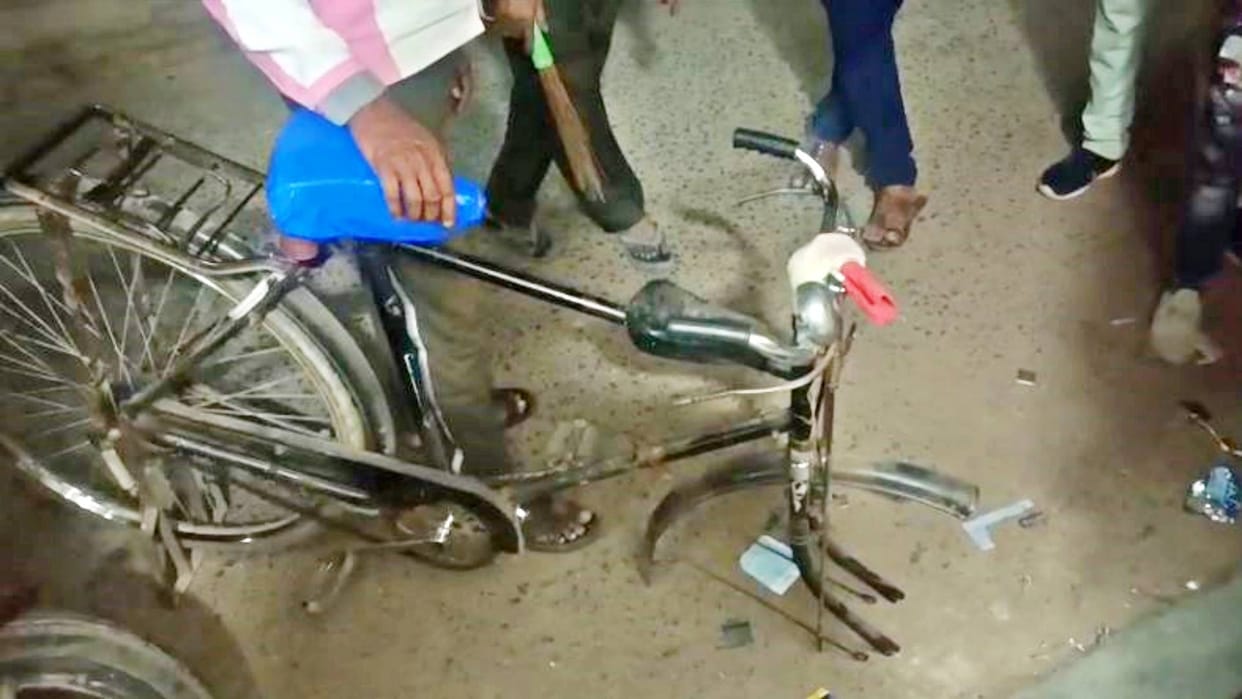 Sagar thieves stole front wheel of bicycle victim was fitting a tap