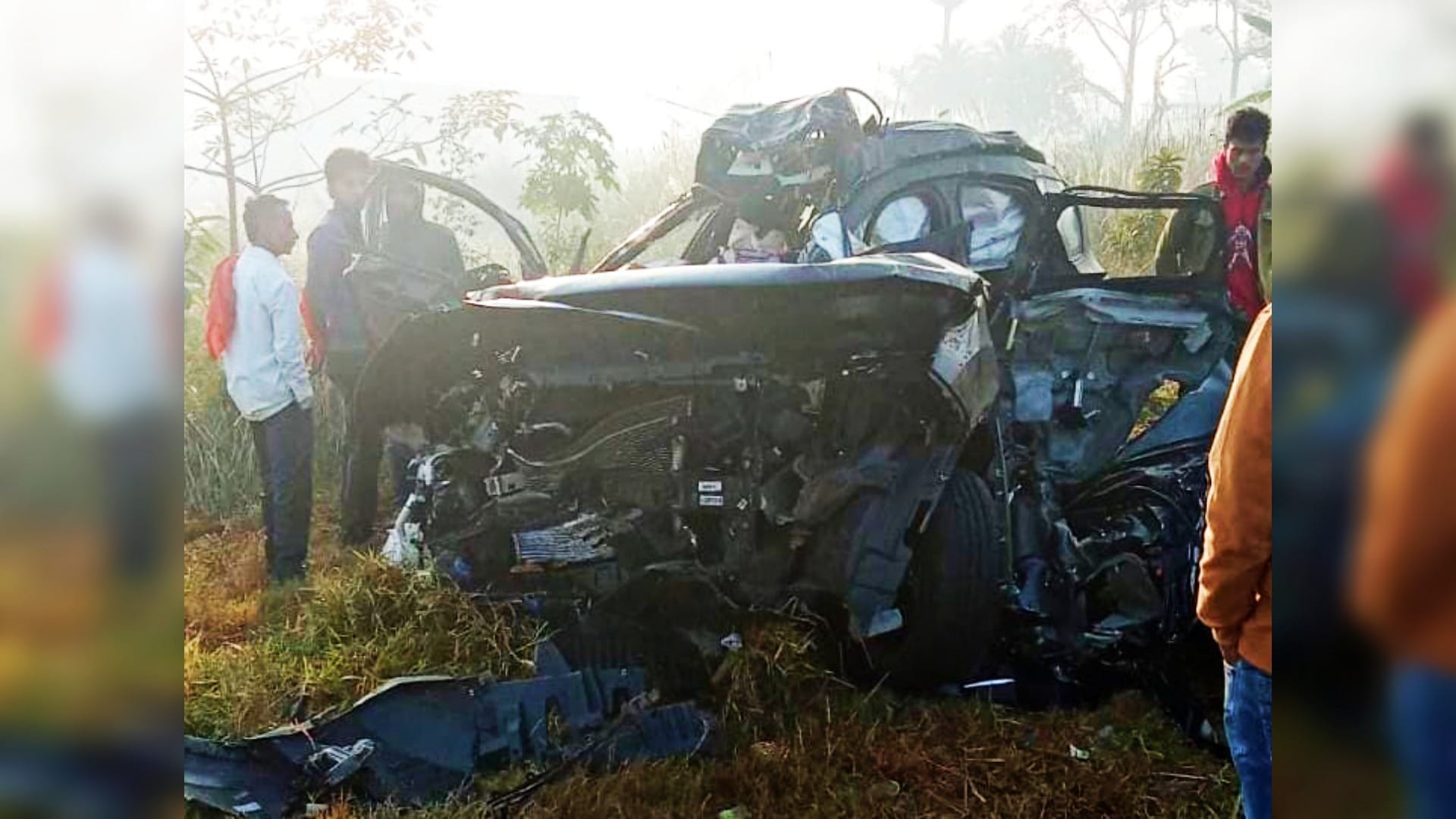 Muzaffarpur: Tree uprooted after being hit by car returning from wedding, vehicle shattered; two friends dead