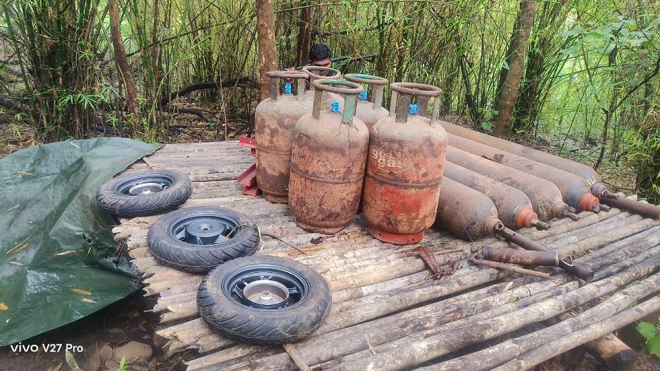 Security forces got success huge amount of Naxalite material recovered during search in Narayanpur