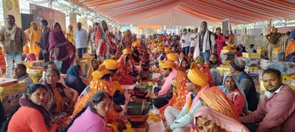 CM Yogi Adityanath blessed 401 couples in mass marriage program in Varanasi