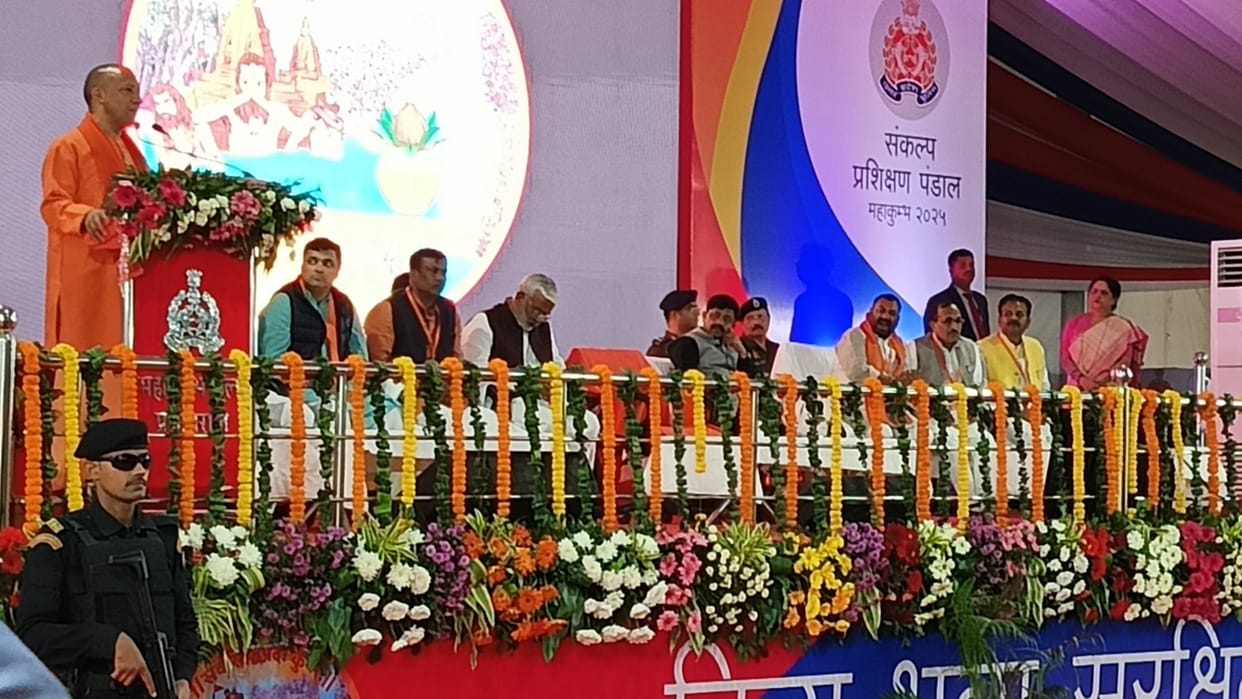 CM Yogi said, Mahakumbh is an opportunity to improve the image of UP Police in front of the world