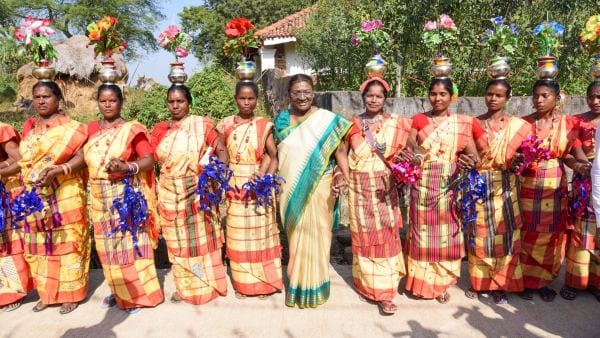 President Droupadi Murmu visits birthplace Uparbeda felicitated her teachers news in hindi