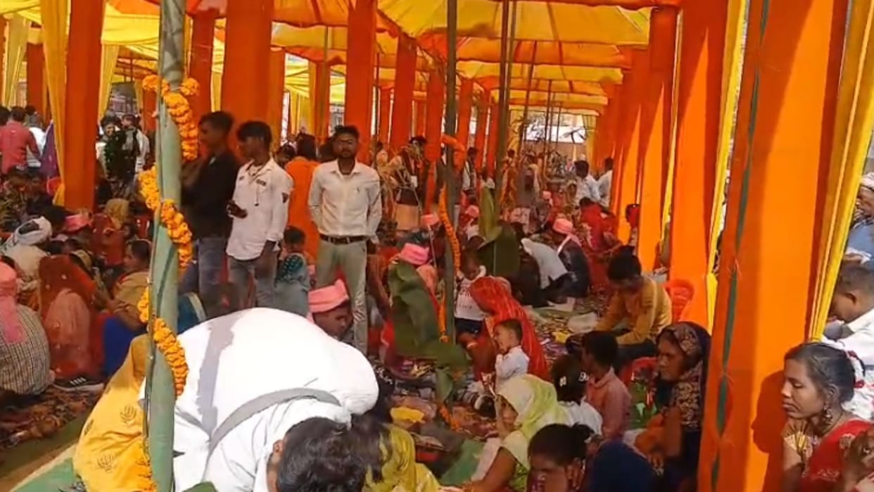 551 couples got married in mass wedding at Badlapur Mahotsav in jaunpur