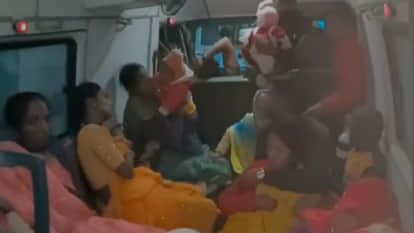 Lizard overloading in Satna, after settlement the driver crammed 16 female children into a vehicle