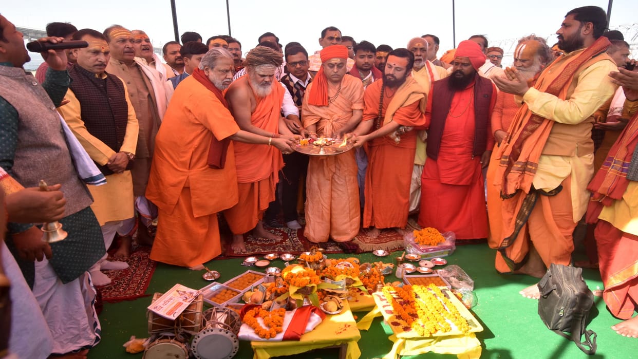 Mahakumbh: Dwarka- Bhoomi Pujan for the camps of Shankaracharyas of Jyotishpeeth, Param Dharma Sansad