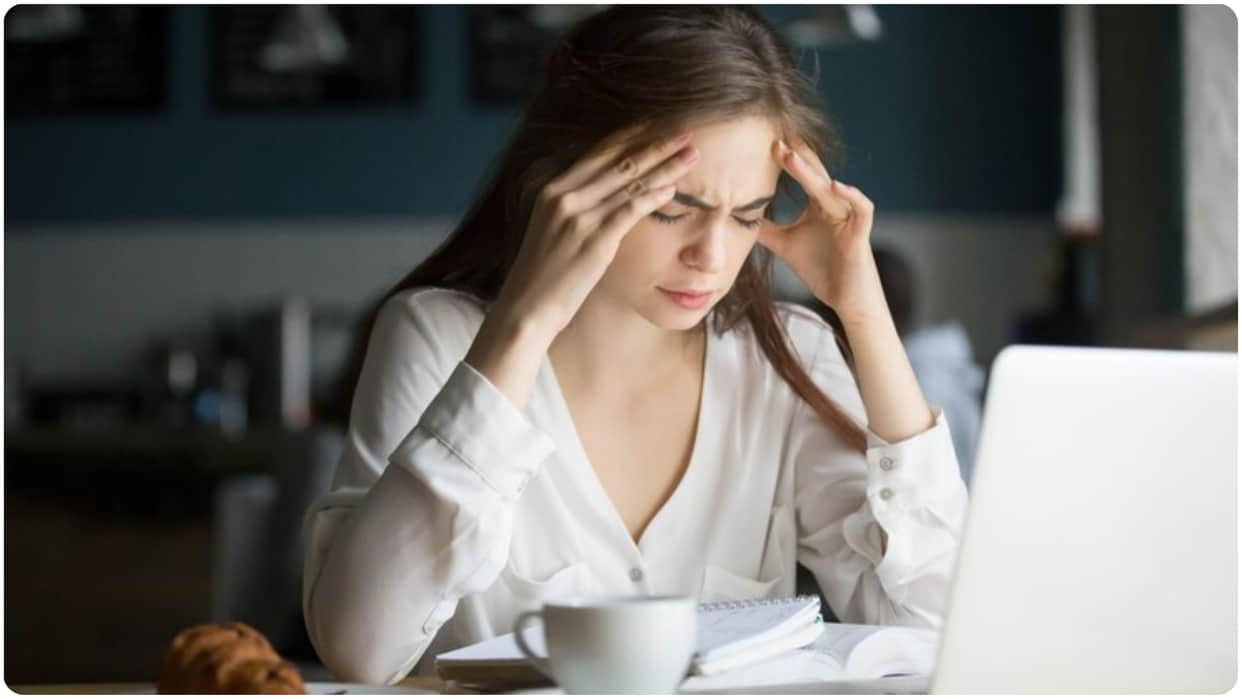 Suffering from headache for a long time it a sign of these serious problems Headache Warning Sign