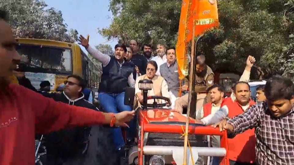 Meerut: Huge protest by Hindus against Bangladesh today, police on Alert