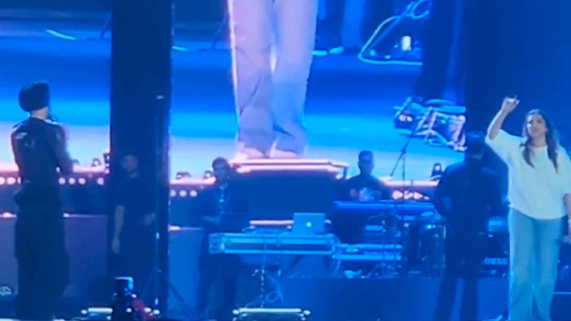 Diljit Dosanjh bangalore concert Deepika Padukone reached and taught Kannada language to singer on stage