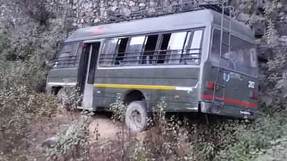 Army vehicle went out of control near Badrinath Highway broke divider soldiers injured Chamoli News