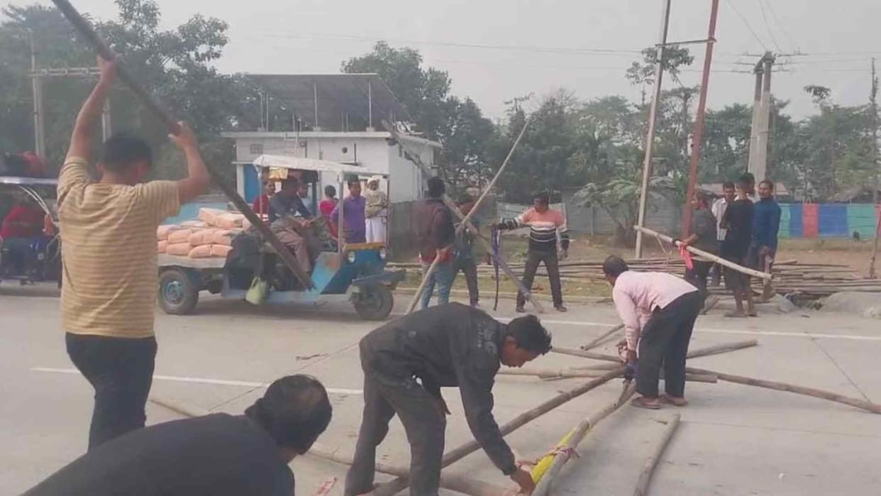 Bihar News: A speeding truck hit a bike on NH in Kishanganj