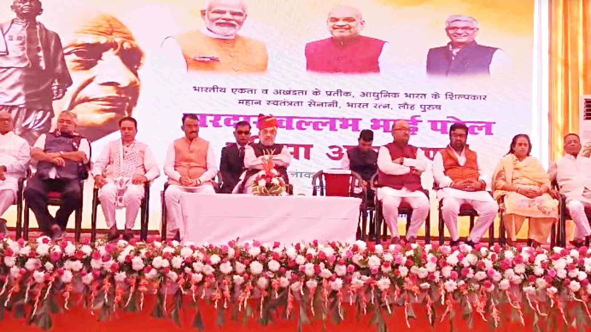 बीएसएफ के स्थापना दिवस कार्यक्रम में पहुंचे केंद्रीय गृह मंत्री अमित शाह।